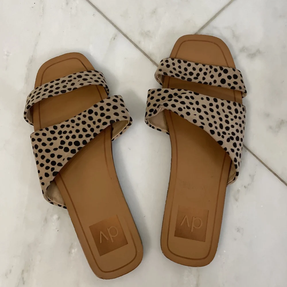 DV Dolce Vita Women's 7.5 Leopard Print Flat Strappy Sandals Good Condition - Picture 5 of 6